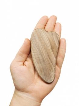 Скребок Гуаша для лица и тела из дерева грецкого ореха